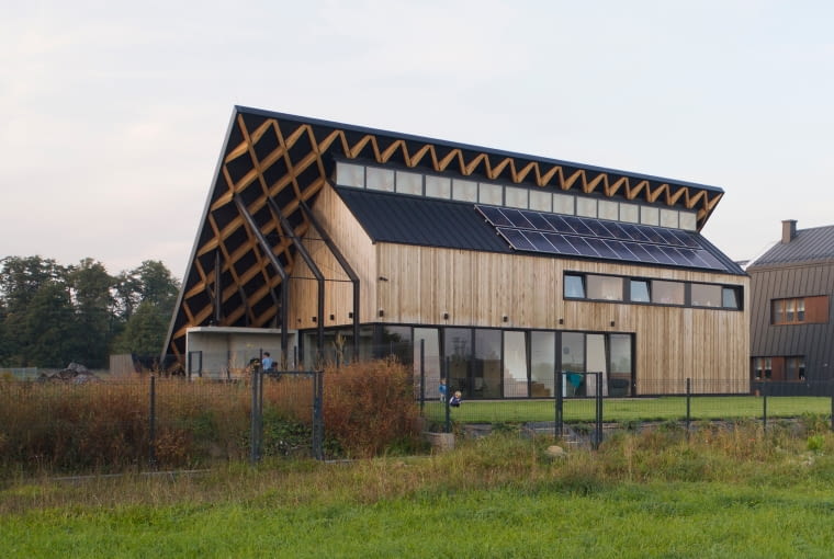 Dom Za Dachem. Proj. Superhelix Pracownia Projektowa – Bartłomiej Drabik Dom Za Dachem. Proj. Superhelix Pracownia Projektowa – Bartłomiej Drabik