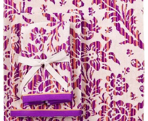 Zara Home - kwiatowy żakardowy ręcznik: od 39,90 zł do 119 zł ( w zależności od rozmiaru). zara home, nowości, wiosenne dodatki we wnętrzach, 2014, trendy, dodatki, wnętrzarskie dodatki, akcesoria