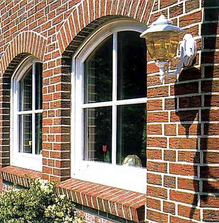 Parapet zewnętrzny z cegły Parapet zewnętrzny z cegły