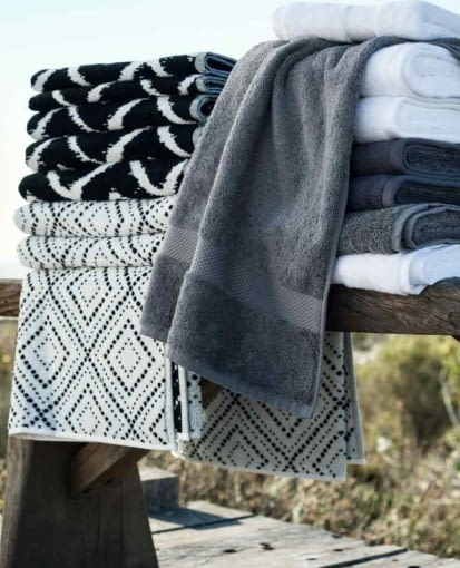 H&M Home: ręcznik (szary). Cena: 19,90 zł. H&M Home, łazienka, tekstylia, dodatki do łazienki