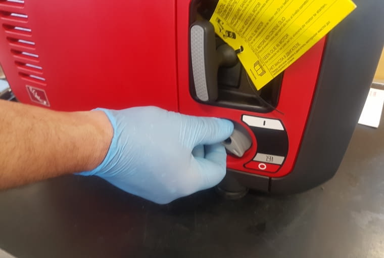 Agregat Honda EU 22i - zawor paliwa