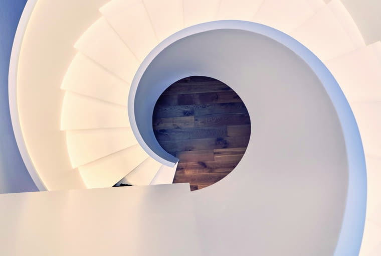 Circle Wood: Dom wyciosany na pniu Domy o wyjątkowej architekturze