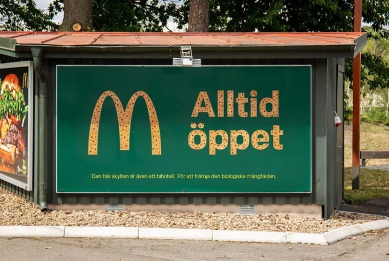 Schronienia dla pszczół w billboardach McDonald's Schronienia dla pszczół w billboardach McDonald's