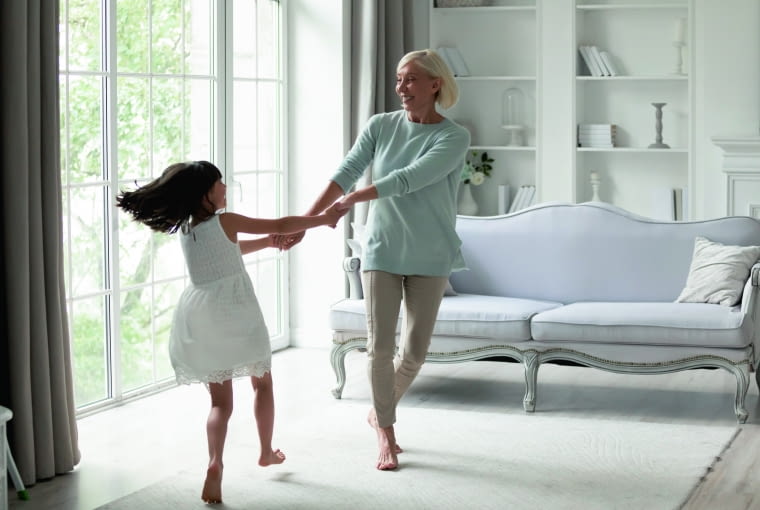 Na właściwości energooszczędne okna ma wpływ kilka podstawowych parametrów, ale głównym ich wyznacznikiem jest współczynnik przenikania ciepła całego okna Uw