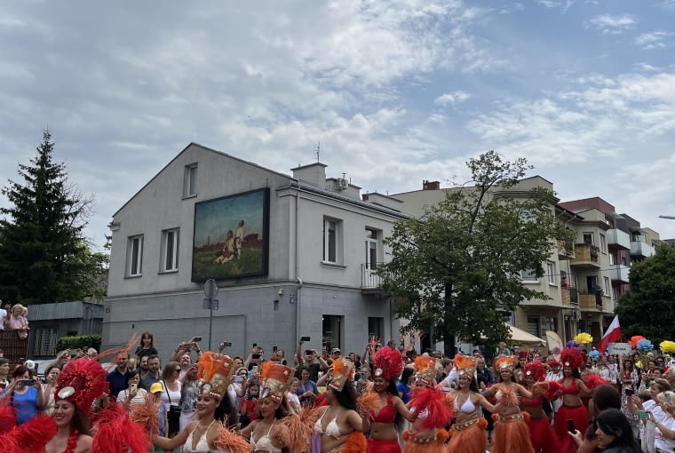 Kolorowa parada na ulicach Grodziska – grupa z Tahiti - Hei Show Tahiti Ori Kolorowa parada na ulicach Grodziska – grupa z Tahiti - Hei Show Tahiti Ori