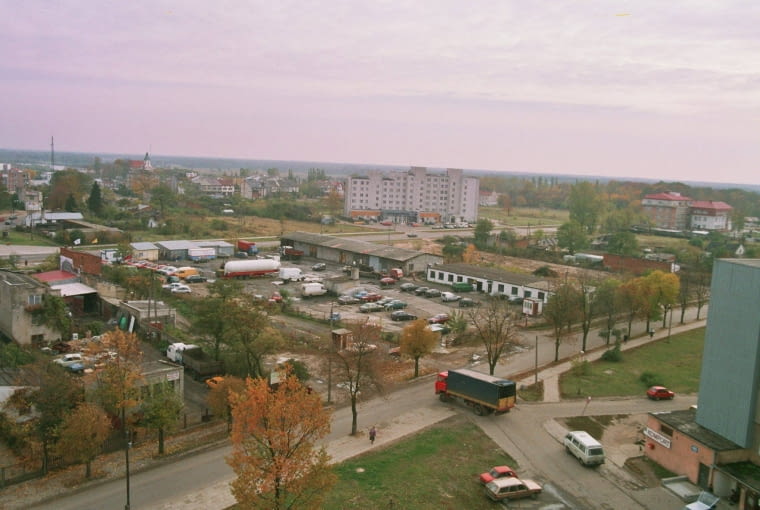 Tutaj stoją "transformersy". Zdjęcie z 1999 r. Transformersy z Wyszkowa