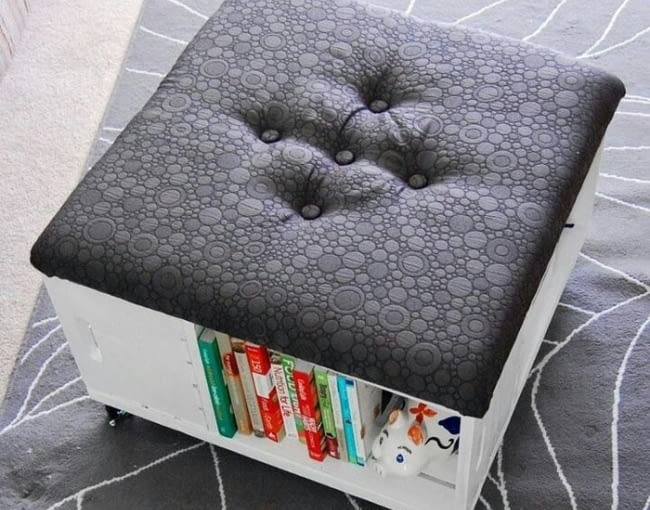 Stolik, puf i szafka w jednym. Takie wielofunkcyjne meble to idealne rozwiązanie do małych wnętrz.