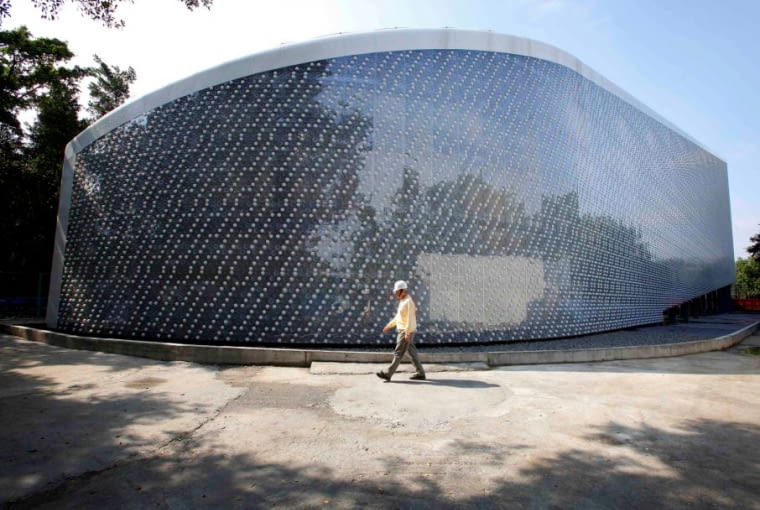 Pawilon w Tajpei wykonany z 1,5 milionów plastikowych butelek Pawilon w Taipei wykonany z 1,5 milionów plastikowych butelek