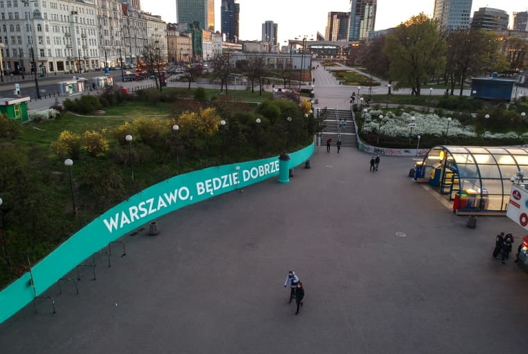 Mural od Good Looking Studio przy stacji metra Centrum w Warszawie