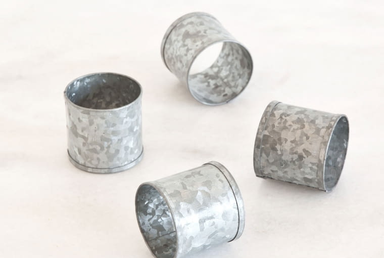 Zara Home - Milano Collection: ocynkowane obrączki na serwetki. Cena: 69,90 zł (4 szt.). zara home, len, lniana pościel, prostota, minimalizm we wnętrzach, prosta pościel
