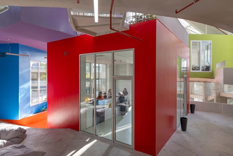 Piramida w Tiranie. Proj. MVRDV Piramida w Tiranie. Proj. MVRDV