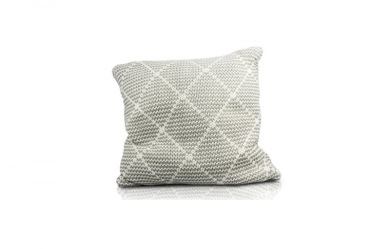 DUKA: poduszka z wypełnieniem (40x40 cm). Przeceniona z 99,90 zł na 69,90 zł. Duka, wyprzedaż, przecena, kuchnia, akcesoria
