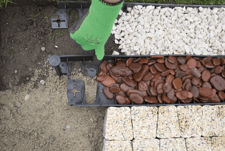 Scala Plastics jest jednym z dystrybutorów palisad i obrzeży Stella Green.