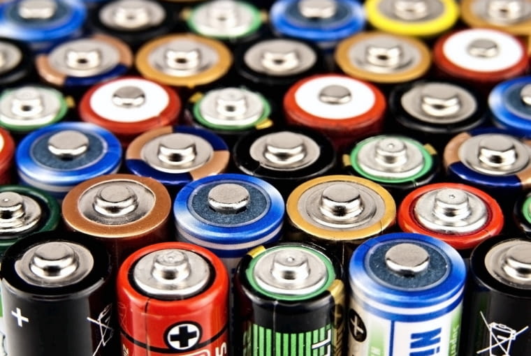 Zużyte baterie to "tykająca" bomba. W żadnym razie nie wrzucajmy ich do zwykłego kosza na śmieci.