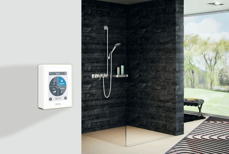 Nowoczesne systemy sterowania wodnym ogrzewaniem podłogowym  umożliwiają ustawienie indywidualnych programów czasowych dla  każdego pomieszczenia