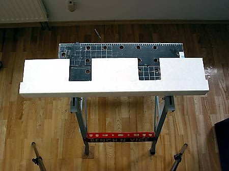 21.05.2003 WARSZAWA PARAPET PRZYGOTOWANIE OKNA FOT. WOJCIECH SURDZIEL / AGENCJA GAZETA PUBLIKACJA CZTERY KATY NR 7 (142) - 7.2003