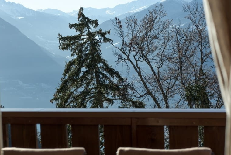 Widok na piękną panoramę gór. hotel, narty, Tyrol