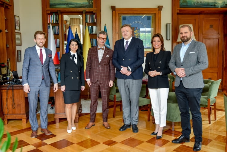 FAKRO członkiem Klubu Partnerów SGH