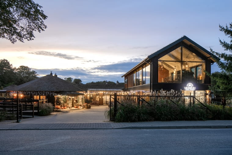 Nowoczesny pawilon restauracyjny w Bondyrzu. Proj. MTA Architekci
