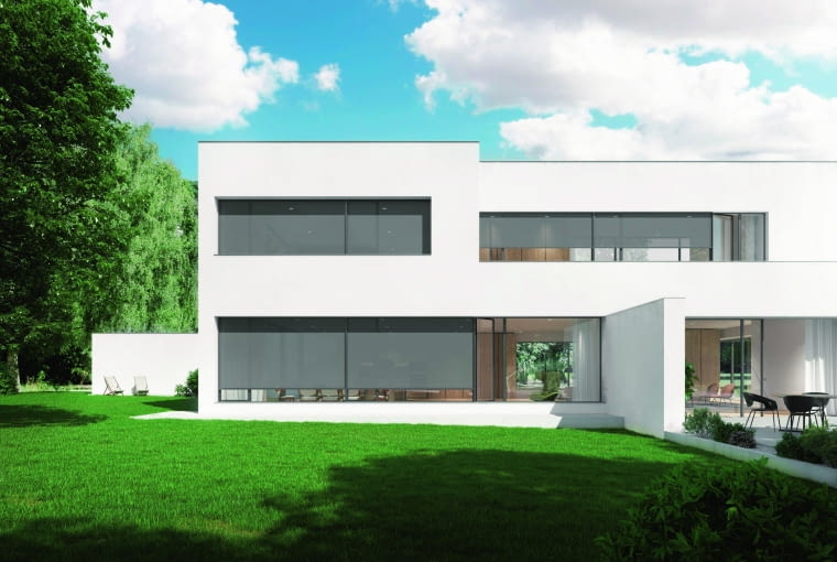 Płaski, oszczędny w formie dach z czystą, prostą linią, płynnie łączy  się z resztą budynku, dając efekt spójnej, harmonijnie scalonej  bryły. To właśnie dzięki temu domy z płaskim dachem prezentują się  minimalistycznie, a zarazem bardzo nowocześnie