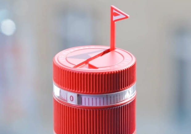 "Refresh cup" - korek przypominający o piciu wody. picie wody, korek, przypominanie o piciu wody