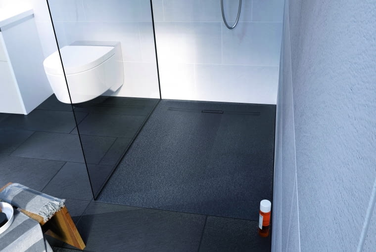 Powierzchnia tego modelu wykonana jest z solidnej żywicy kamiennej o wysokiej jakości i trwałości, z wierzchu brodzik zabezpieczony  jest trwałą żelkotową powłoką, Sestra