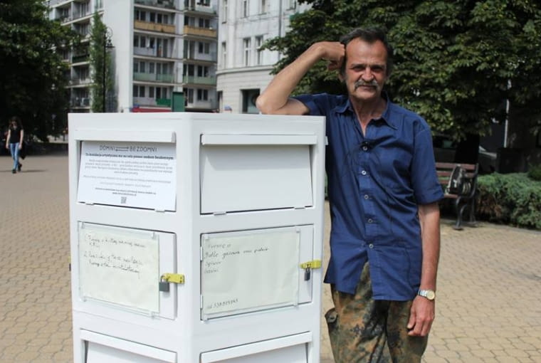 Skrzynka na Placu Dąbrowskiego w Warszawie