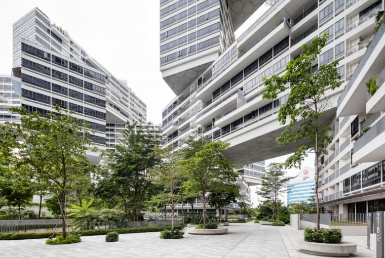 Interlace: apartamentowiec w Singapurze zaprojektowany przez OMA i Ole Sheerena. Wertykalna wioska złożona z 31 bloków poukładanych na sobie niczym klocki wokół zielonych dziedzińców.