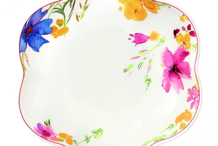 Kwiaty na śniadanie. Na takim talerzu każdy posiłek - nawet jedzony w biegu - będzie wyjątkowy. Kolorowe roślinne motywy sprawią, że z uśmiechem zaczniesz nowy dzień i wszystko pójdzie jak... z płatka!