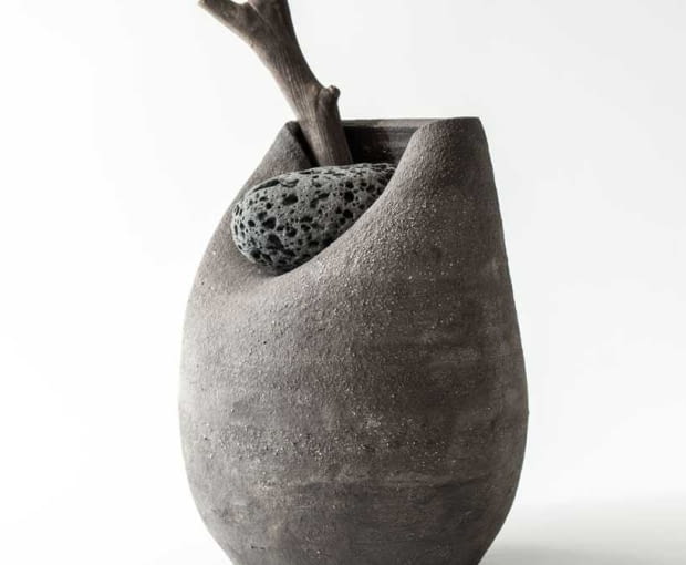 "Vase with stone", proj. Martin Azua i Marc Vidal wazon