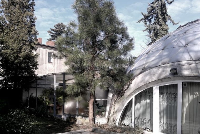 Dom Igloo we Wrocławiu, proj. Witold Lipiński - półkoliste okna o aluminiowych profilach były wykonywane na zamówienie Dom igloo we Wrocławiu, proj. Witold Lipiński