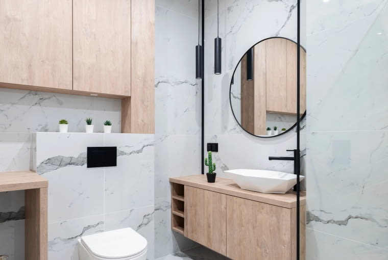 Marmurowa łazienka z drewnem Marmurowa łazienka z drewnem