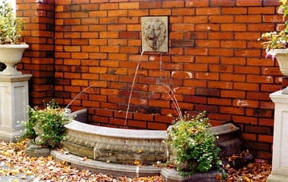 Zestawienie elementów kamiennych z murem ceglanym. DO JEDNORAZOWEJ PUBLIKACJI