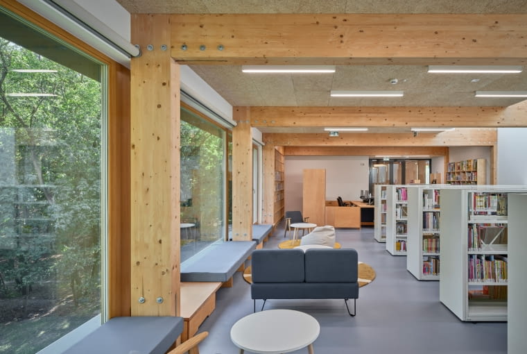 Biblioteka na warszawskiej Białołęce, przy ulicy Kłosowej 6A. Proj. AMBIENT