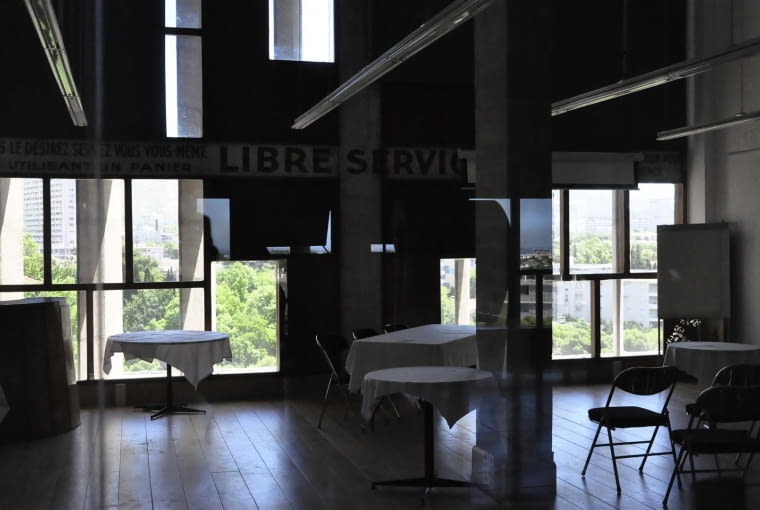 Jednostka Marsylska, proj. Le Corbusier - jeden z lokali użytkowych