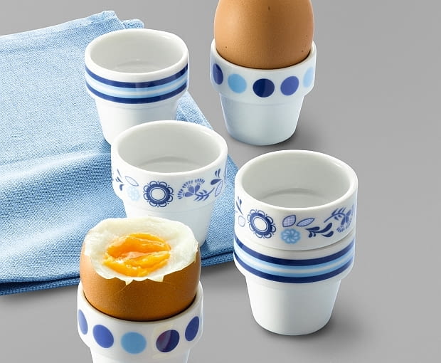 Zestaw 6 klasycznych kieliszków do jajek z wysokogatunkowej porcelany. Kupisz na tchibo.pl za 20 zł. kieliszki do jajek, kieliszki na jajka, w czym podać jajka, podstawki do jajek