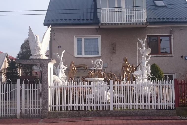 Dostępu bronią orły, koty i złote wojowniczki - wchodzisz na własne ryzyko! - Niepołomice