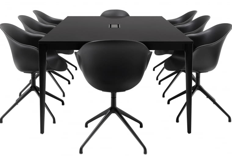 Czarne przedmioty w promocji w BoConcept na Black Friday Czarne przedmioty w promocji w BoConcept na Black Friday
