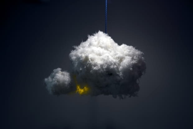 Cloud - interaktywna lampa w kształcie chmury. Proj. Richard Clarkson lampa, chmura, lampa w kształcie chmury, interaktywna lampa, oryginalna lampa