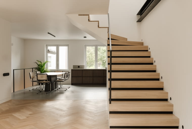 Przebudowa bliźniaka z lat 70. Proj. MFRMGR Architekci