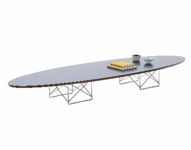 Stolik ETR (Elliptical Table) nazywany często 'stołem do surfowania', producent Vitra Ray i Charles Eamesowie