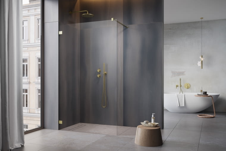 Łazienki z elementami w kolorze szczotkowanego złota Łazienki z elementami w kolorze szczotkowanego złota