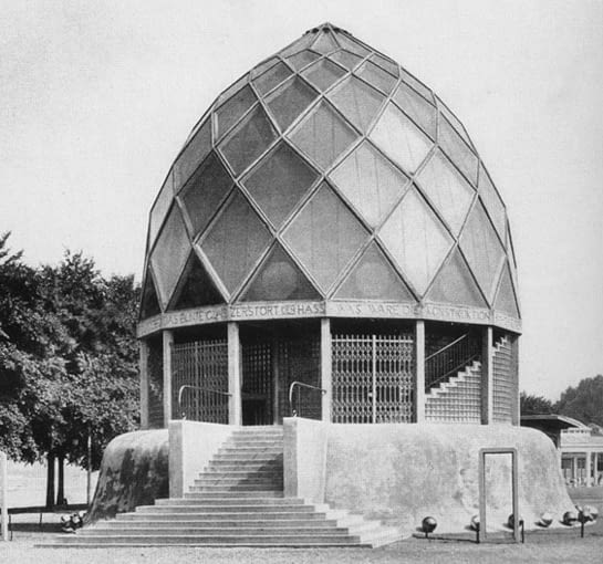 'Glashaus' ('Szklany Dom') Brunona Tauta na wystawę Werkbundu w Kolonii w 1914 roku. 'Glashaus' był z jednej strony świadectwem afirmacji postępu technicznego, z drugiej zaś strony - manifestem społecznej odnowy Bruno Taut, ekspresjonim, pawilon, szkło, Glashaus, kopuła, modernizm