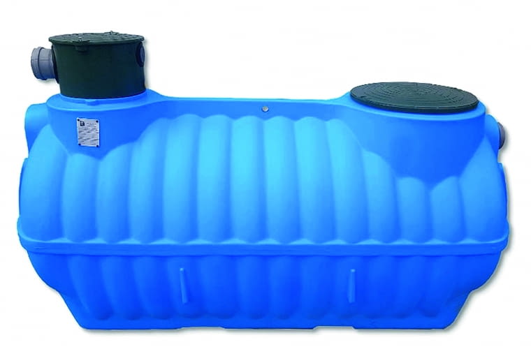 Wielkość zbiornika podziemnego należy dostosować do powierzchni, z której będzie zbierana deszczówka (pomagają w tym kalkulatory zamieszczone na stronach producentów). Woda na wagę złota