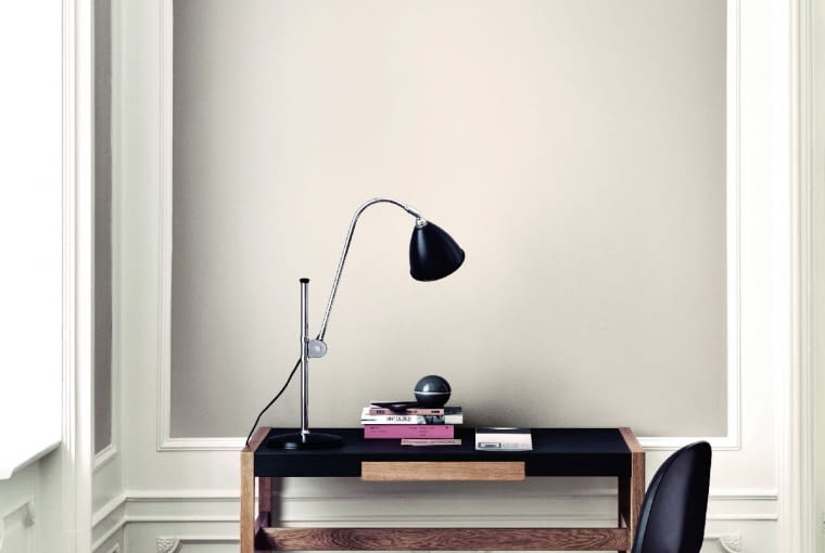 Bestlite bl1. Zaprojektowana w 1930 r. przez Roberta Dudleya Best'a. Była ulubienicą Winstona Churchilla, ozdobą znakomitych hoteli i restauracji. Do dziś jej ponadczasowe wzornictwo stawia ją na najwyższym podium wśród biurkowych lamp. 2500 zł, gubi.dk