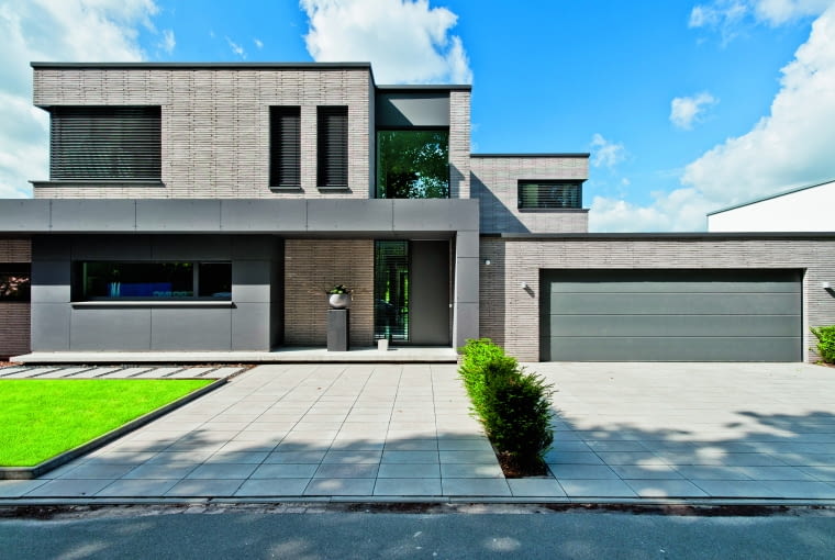 Cegła elewacyjna o nietypowym długim formacie w połączeniu z surową fakturą lica tworzy wyjątkowe możliwości kształtowania elewacji Cegła elewacyjna o nietypowym długim formacie w połączeniu z surową fakturą lica tworzy wyjątkowe możliwości kształtowania elewacji