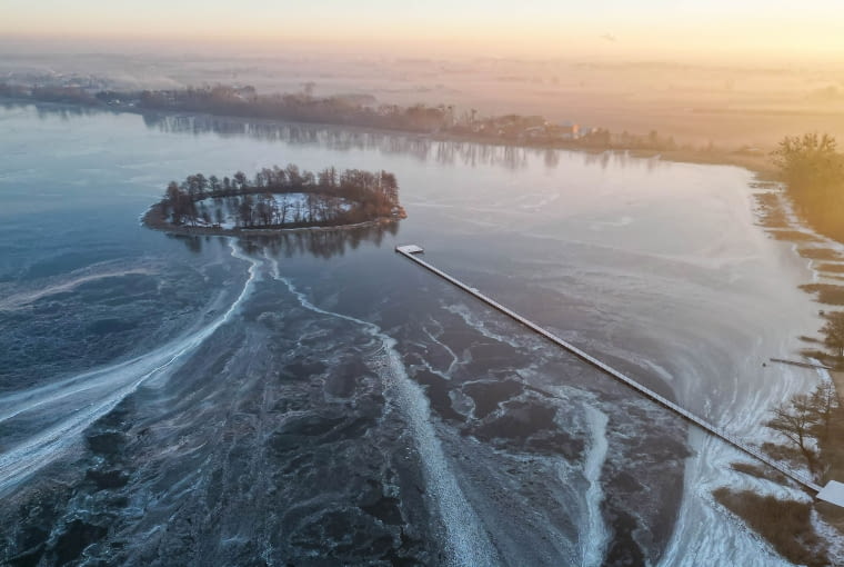 Pomost widokowy na Jeziorze Słupeckim. Proj. Paweł Grobelny Pomost widokowy na Jeziorze Słupeckim. Proj. Paweł Grobelny
