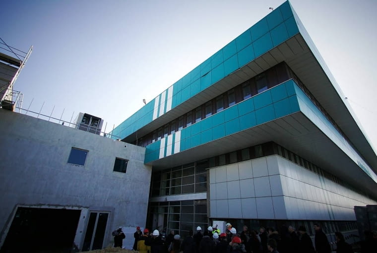 Centrum kliniczno-Dydaktyczne w Łodzi 02.03.2011 LODZ , CENTRUM KLINICZNO DYDAKTYCZNE UNIWERSYTETU LODZKIEGO WNETRZA CKD , PRACE WYKONCZENIOWE I BUDOWLANE NAJWIEKSZEGO OBIEKTU MEDYCZNEGO W POLSCE . FOT. TOMASZ STANCZAK / AGENCJA GAZETA SLOWA KLUCZOWE: BUDOWA MEDYCYNA INWESTYCJE ZDROWIE