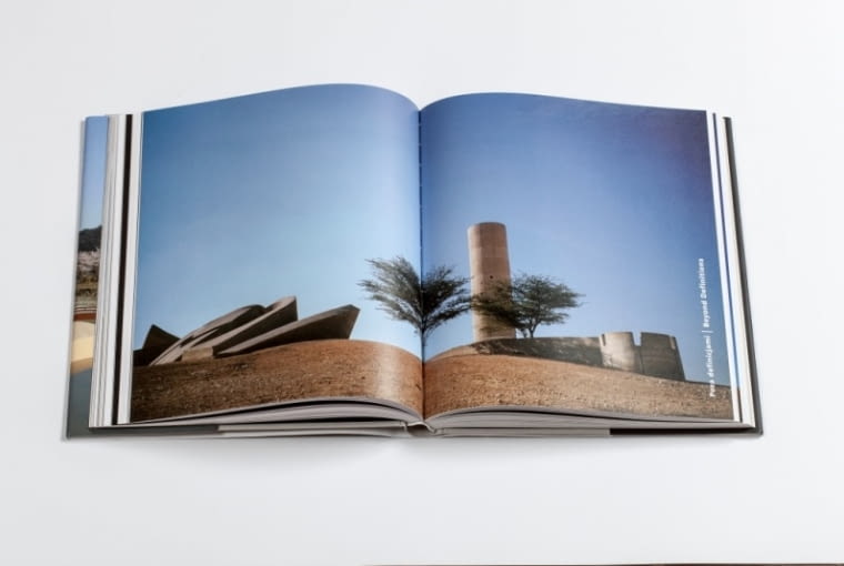 Album Dani Karavan. Esencja miejsca