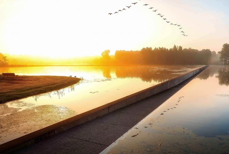 „Cycling throug Water - ścieżka rowerowa w Belgii biegnąca przez środek jeziora. Proj. BuroLandschap „Cycling throug Water - ścieżka rowerowa w Belgii biegnąca przez środek jeziora. Proj. BuroLandschap